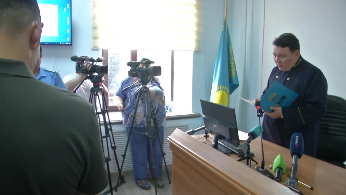 Асырап алған балалардың бетін күйдіріп, қинап құмырсқа жегізген патронат отбасының мүшелері сотталды
