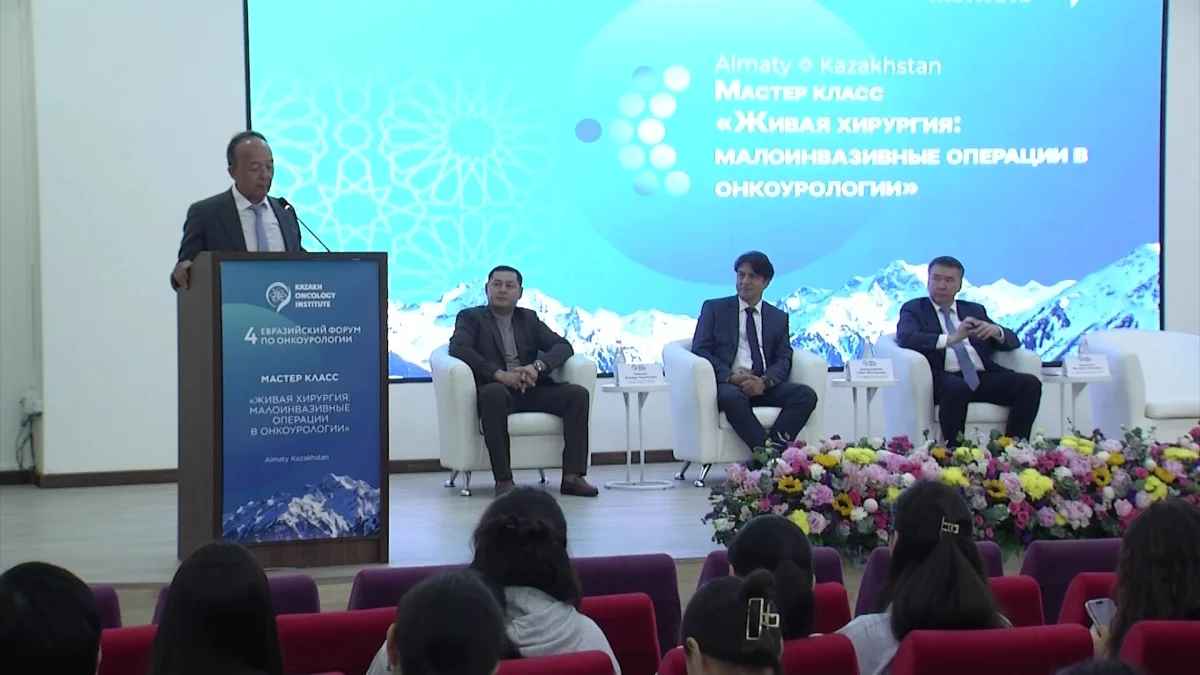 Алматыда алғаш рет үш науқасқа роботтың көмегімен тегін операция жасалды