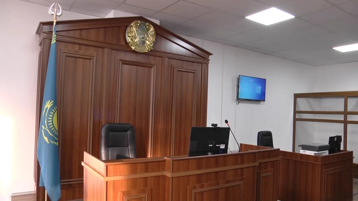 Түркістан облысында жұмыстан шығарылған мұғалім сот ғимаратында өзіне пышақ сұқты