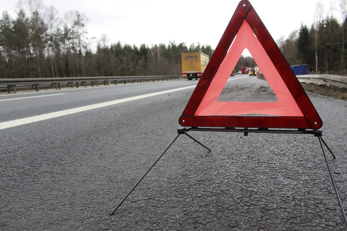 В Алматы Audi сбила пятерых пешеходов и протаранила две машины