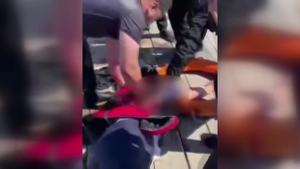 Наглоталась воды и впала в шоковое состояние: в Актау женщина упала в воду
