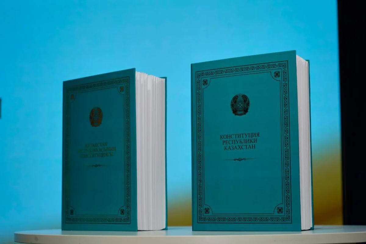 Новую Конституцию представили в шрифте Брайля