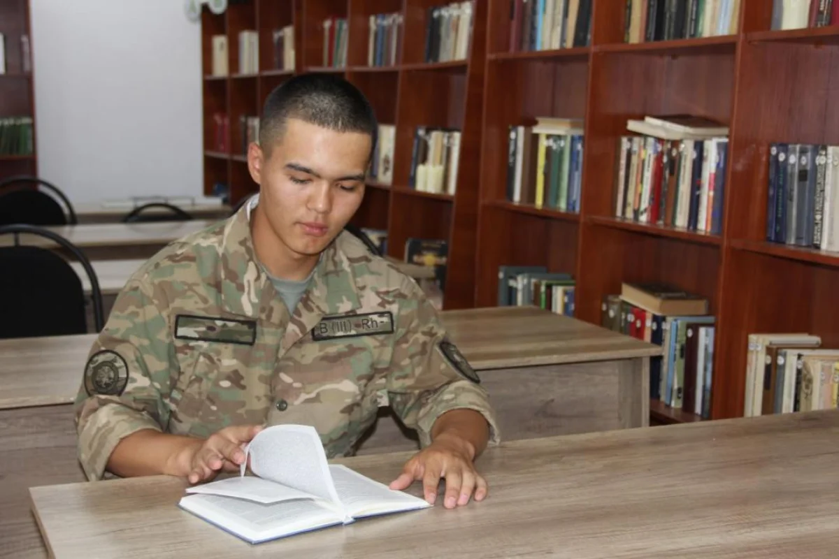 Военнослужащие Нацгвардии прочитали более четырех тысяч книг в рамках челленджа «BOOKGUARD»
