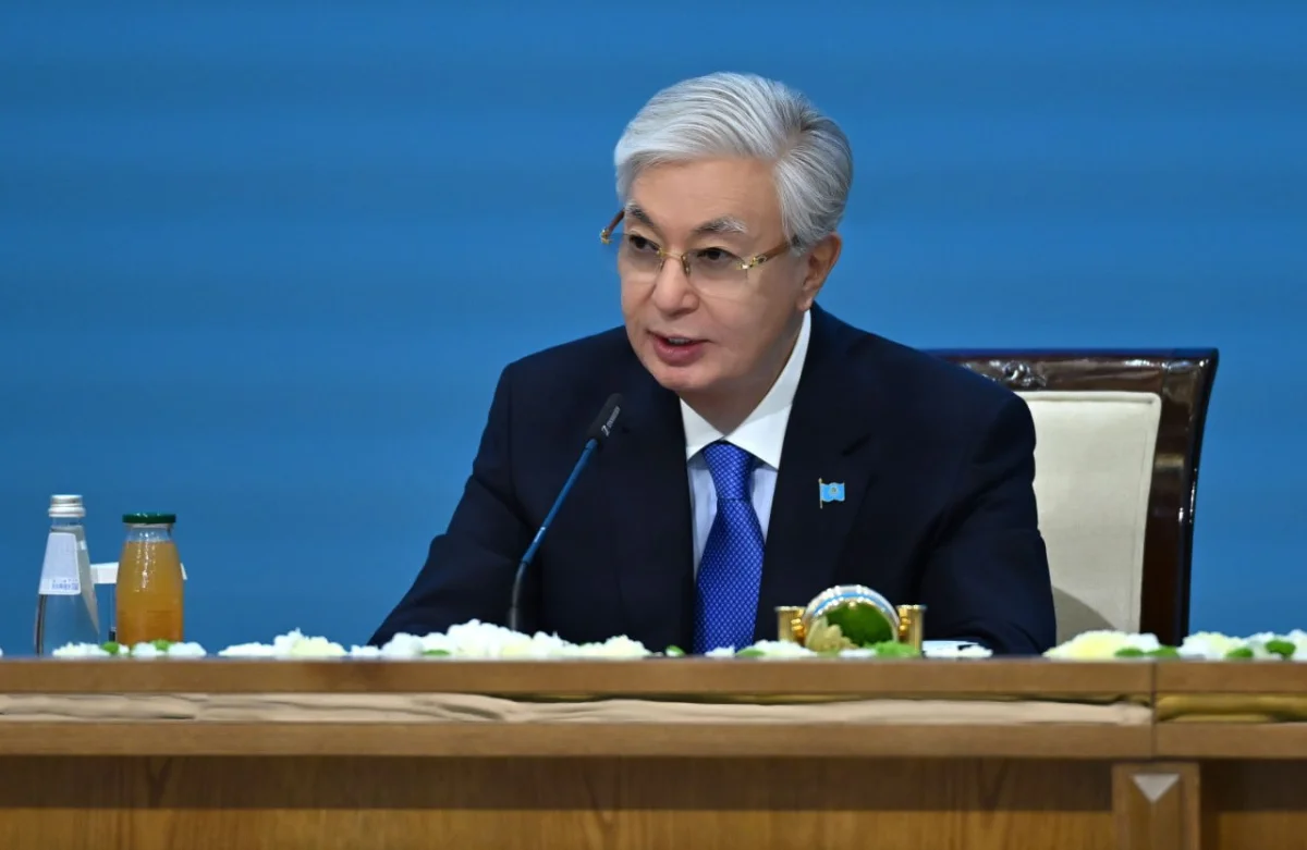 Токаев: Казахстан стремится стать ведущим логистическим узлом между Европой и Азией