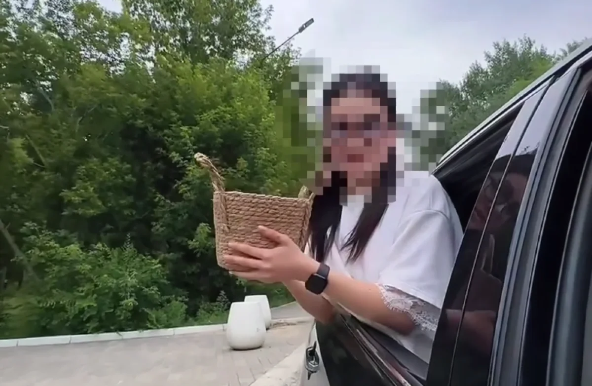 В области Абай эффектная съемка с цветами закончилась протоколами (ВИДЕО)