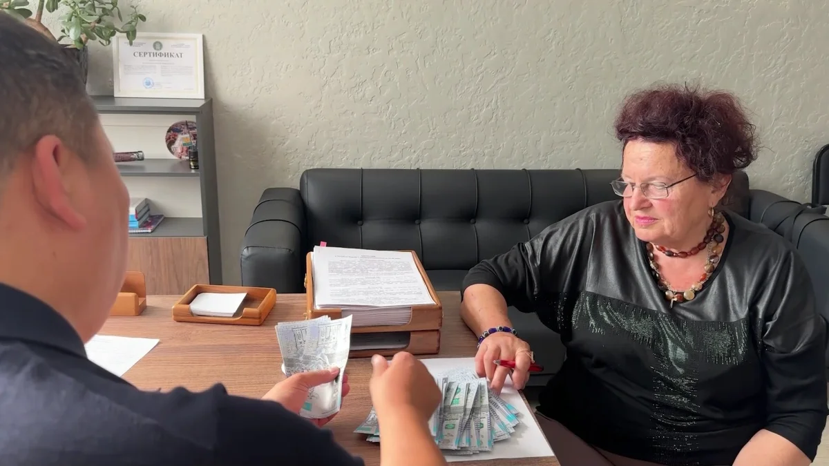 «Мы прикрепим к вам телохранителя»: мошенники едва не оставили без сбережений пенсионерку в Петропавловске