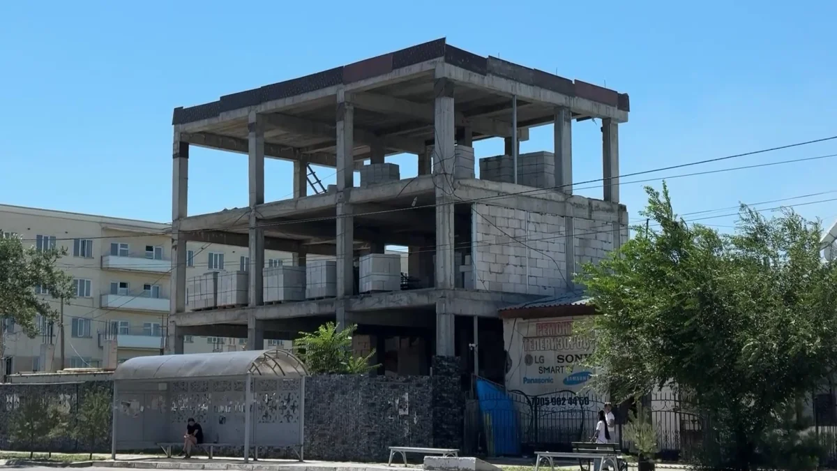 Жамбылда 15 жылдан бері құрылысы аяқталмаған ғимарат бұзылатын болды