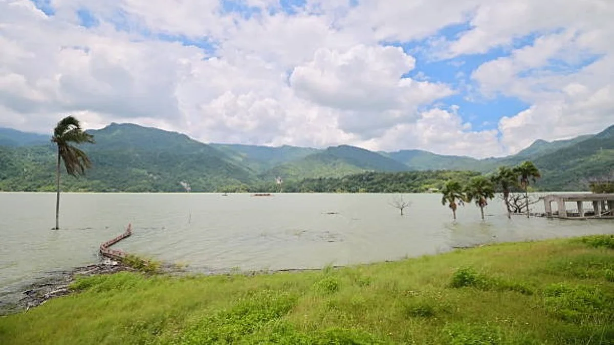 Тайваньда тайфуннан кейін 5 мыңнан астам турист аралдарда қалып қойды