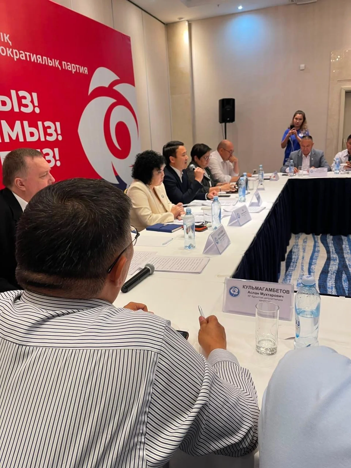 ЖСДП Астанада сарапшылардың қатысуымен дөңгелек үстел өткізді