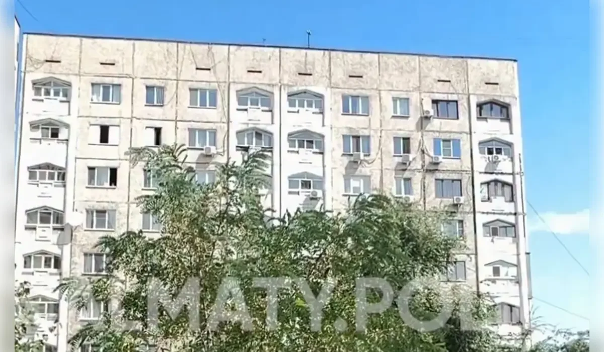 В Алматы расследуют гибель женщины после падения с высоты (ВИДЕО)