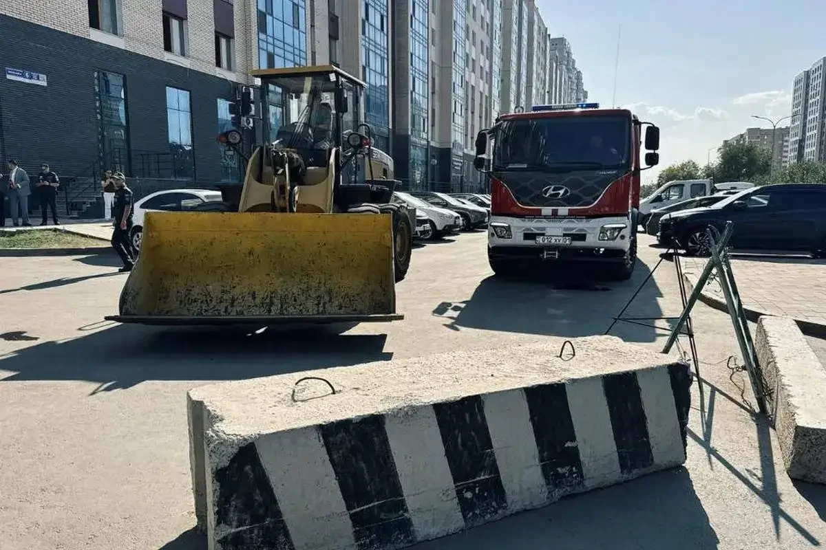 Астанада аулалардағы заңсыз шлагбаумдар мен бетон бөгеттер тексеріліп жатыр