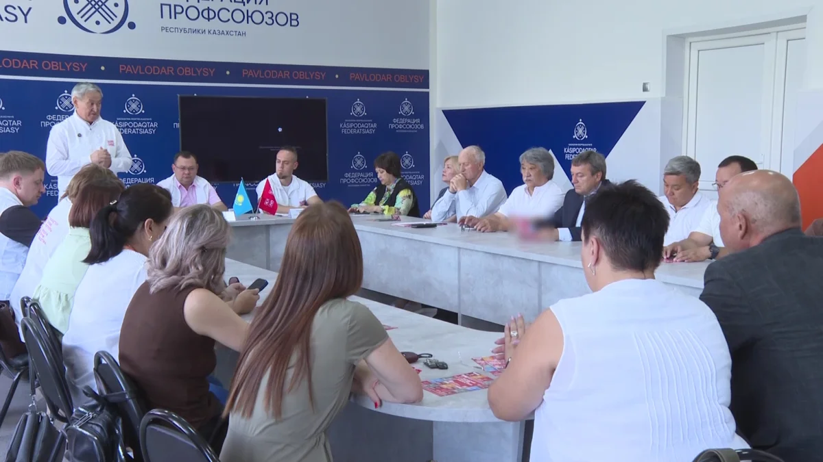 ҚХП өкілдері кәсіподақ жетекшілерімен кездесті
