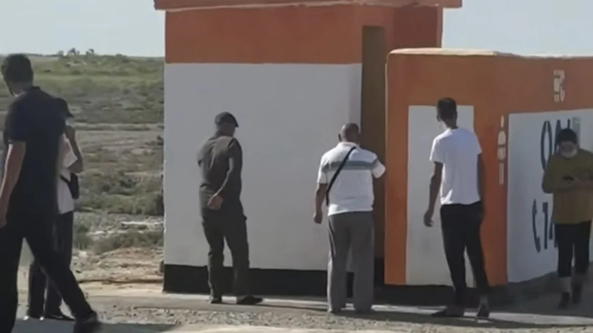 Водителей Казахстана призвали пользоваться туалетами по назначению
