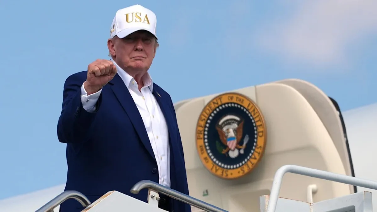Трамп тайком сменил самолет после угроз со стороны Ирана