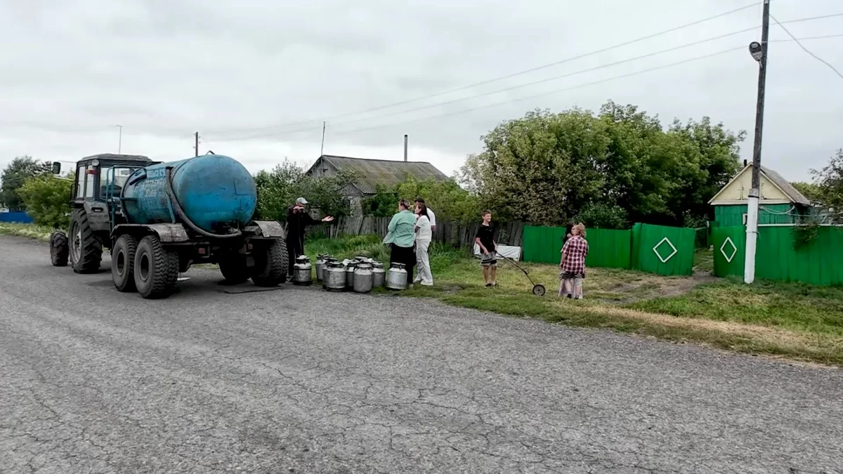 Жители села долгие годы вынуждены пить привозную воду в СКО