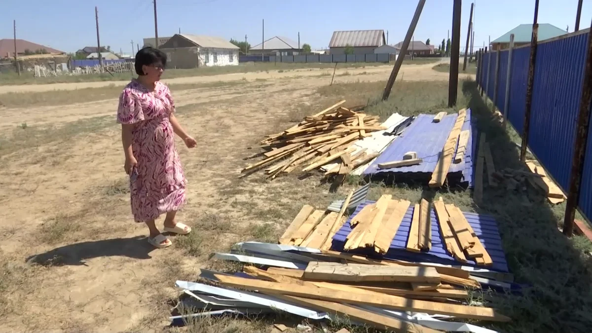 Разрушительный ураган в Актюбинской области: сельчане недовольны размером компенсаций