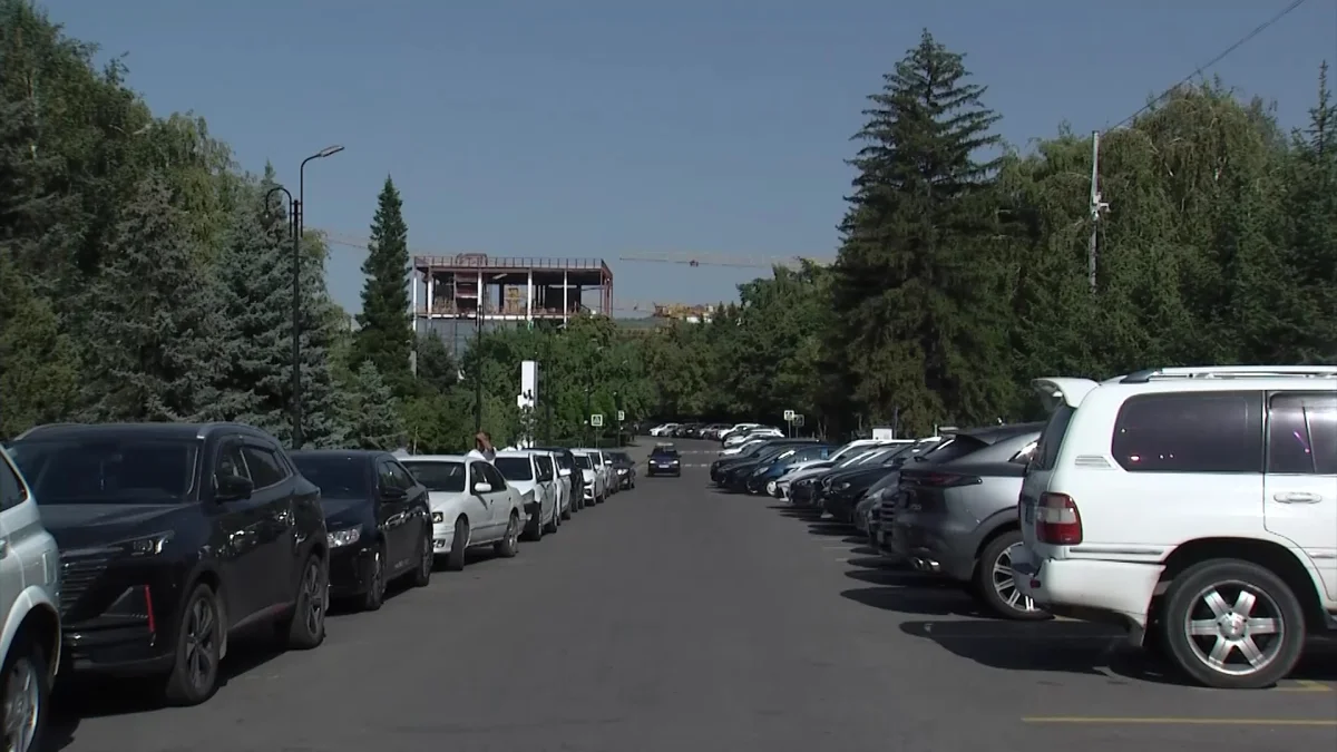 Алматыда тұрғындарға үй маңында тегін автотұрақ беріледі