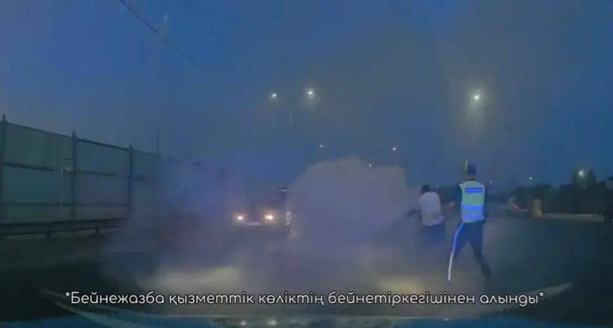 Автомобиль с двумя девушками в салоне вспыхнул на трассе Самара – Шымкент