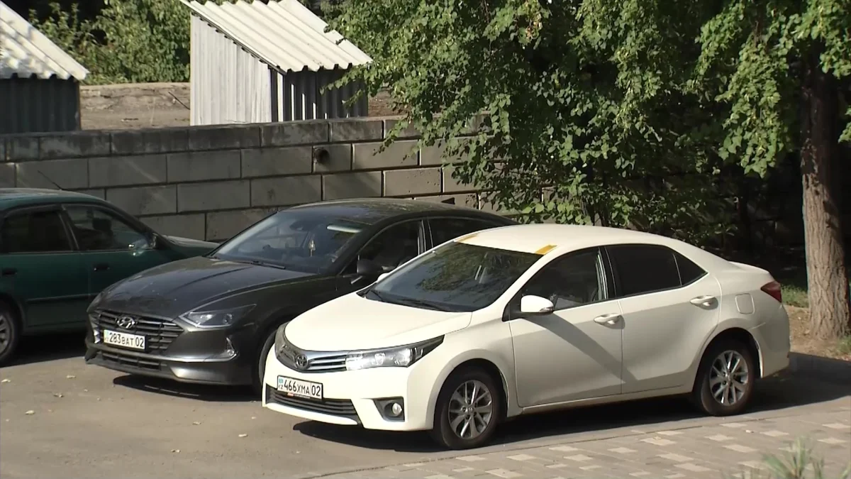 Алматинцы могут бесплатно парковаться в радиусе 500 метров от дома