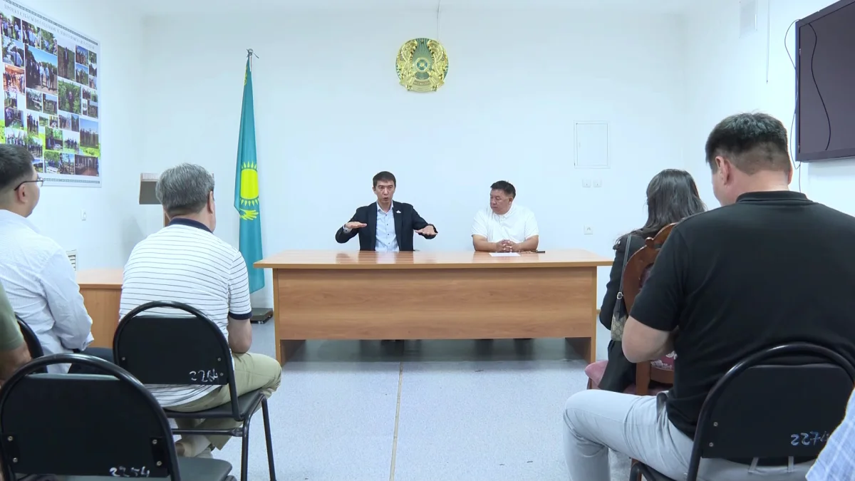 Члены партии «Байтақ» встретились с трудовым коллективом в Астане