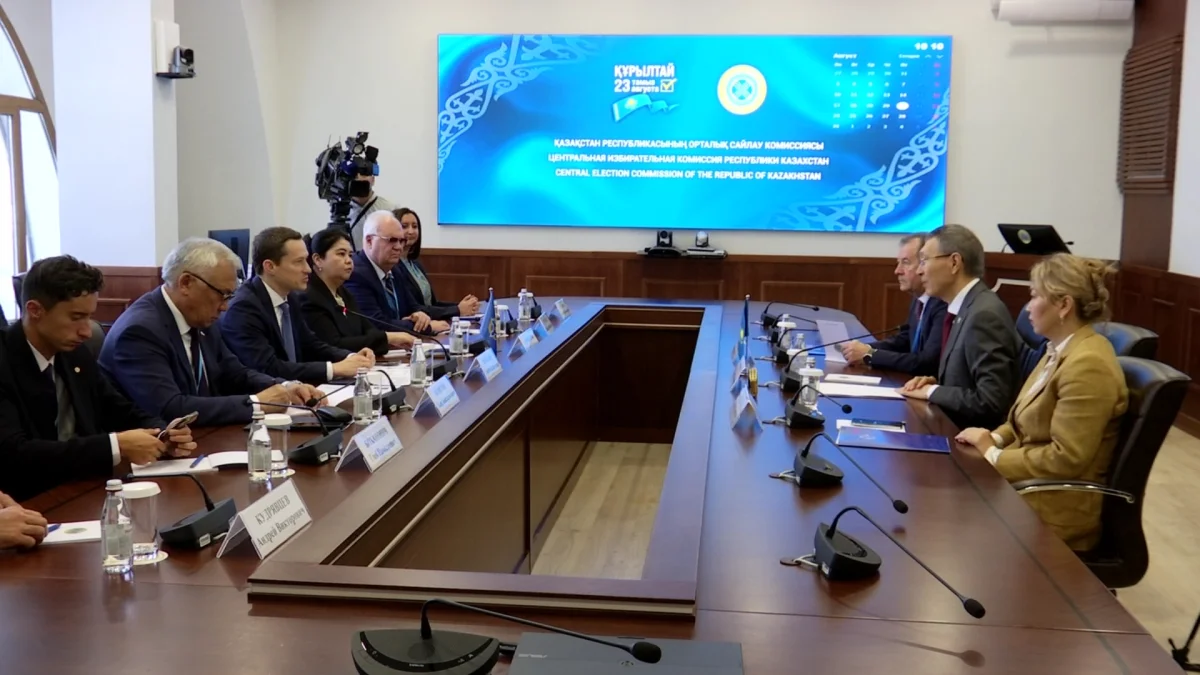 Халықаралық байқаушылар сайлауға дайындық барысымен танысты