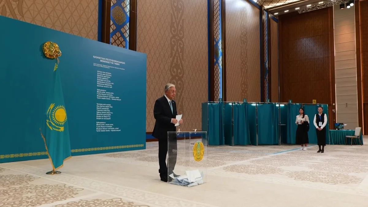 Президент Касым-Жомарт Токаев проголосовал на выборах депутатов Курултая