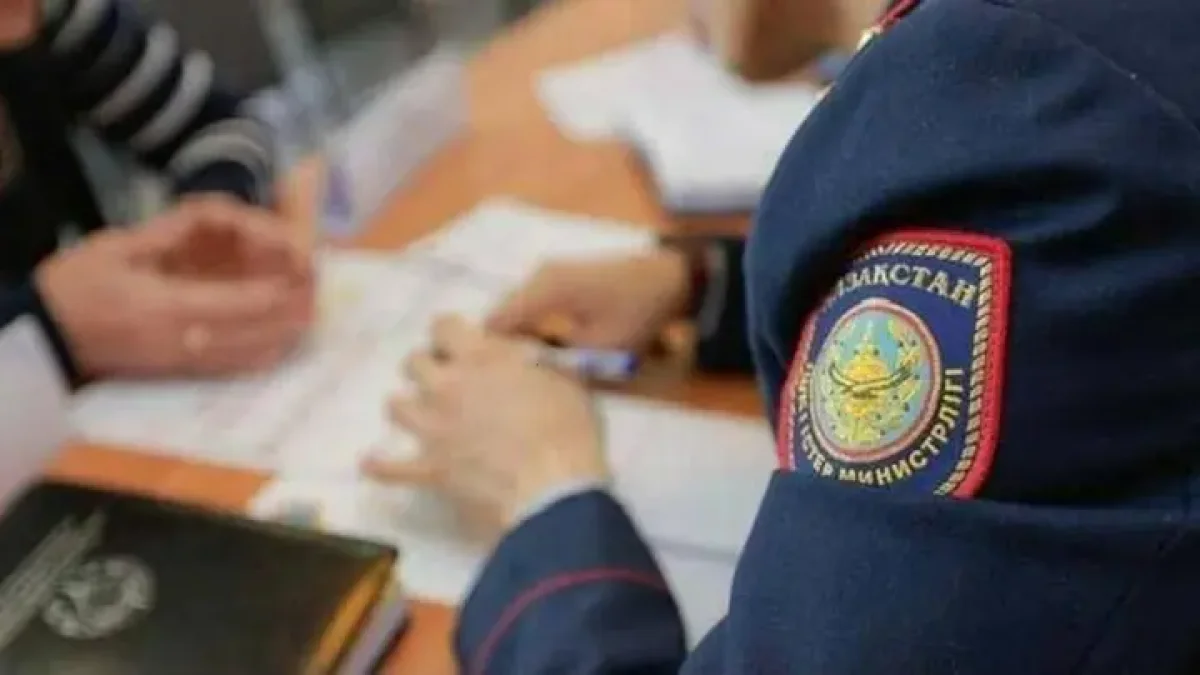 Елордада қоғамдық орында шалбарын шешкен ер адам жауапқа тартылды