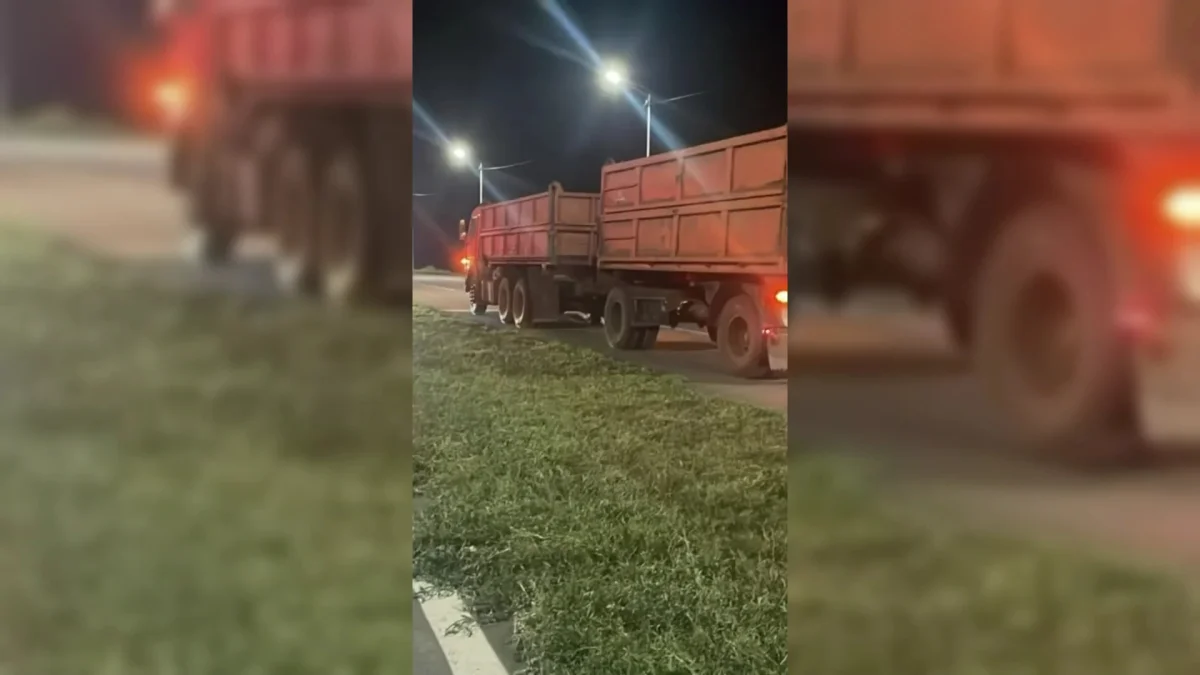 Мотоциклист погиб под колесами большегруза в Костанайской области