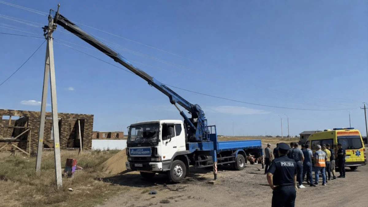 В СКО водитель манипулятора погиб от удара током