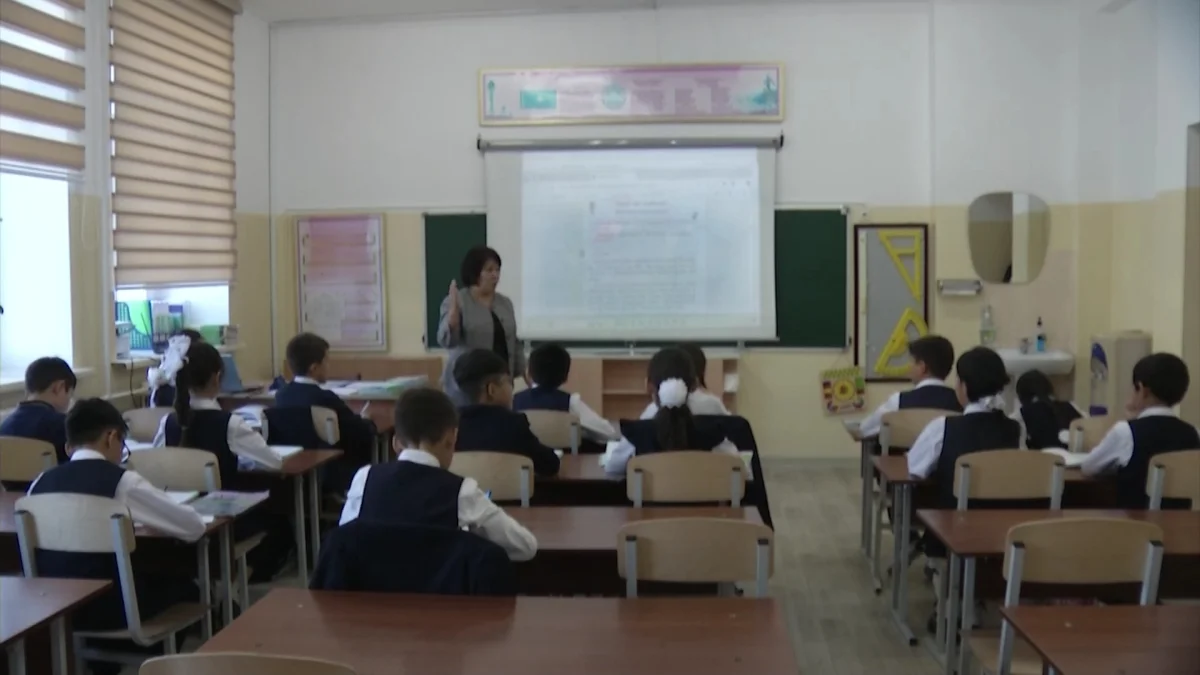 Начался новый учебный год: более 380 тысяч детей пошли в 1 класс в Казахстане
