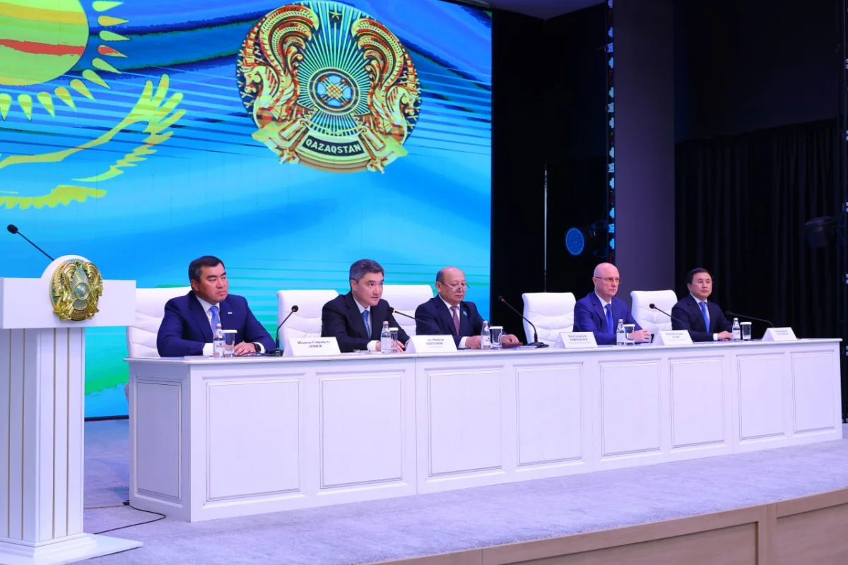 Олжас Бектенов Алматы облысының активіне өңірдің жаңа әкімін таныстырды