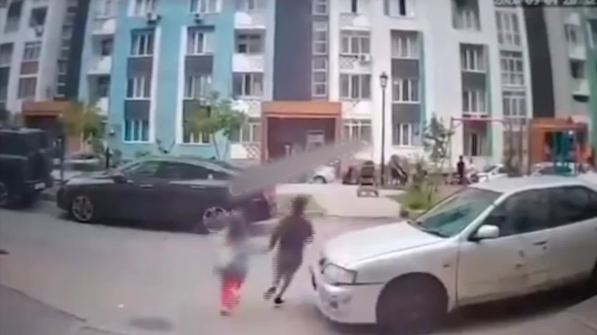 В Алматинской области автомобиль сбил двух несовершеннолетних детей