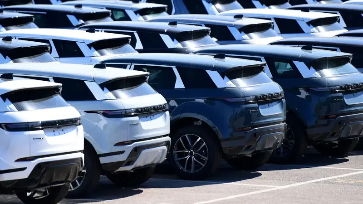 Jaguar Land Rover сокращает 4 тысячи рабочих мест из-за конкуренции с «лендроверами с Temu»