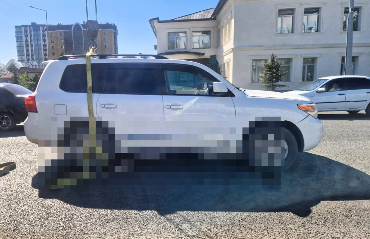 Женщина погибла под колесами внедорожника в Семее