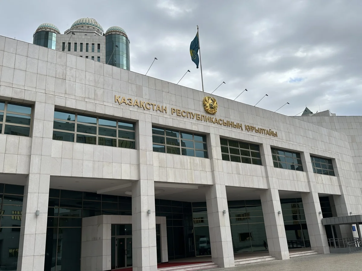 Депутаттар Құрылтай Регламентін қабылдады