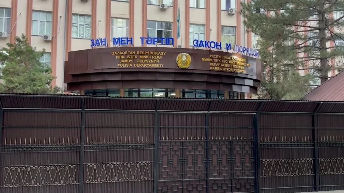 Жамбылда полицей тұрғынды пышақтады