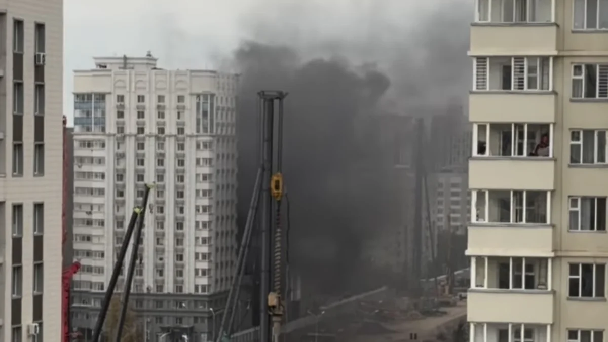 Пожар на крыше новостройки ликвидирован в Астане
