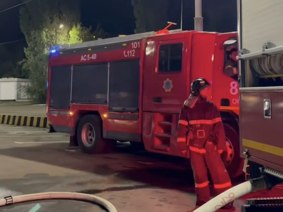 Более 60 человек эвакуировали из горящей высотки в Туркестане