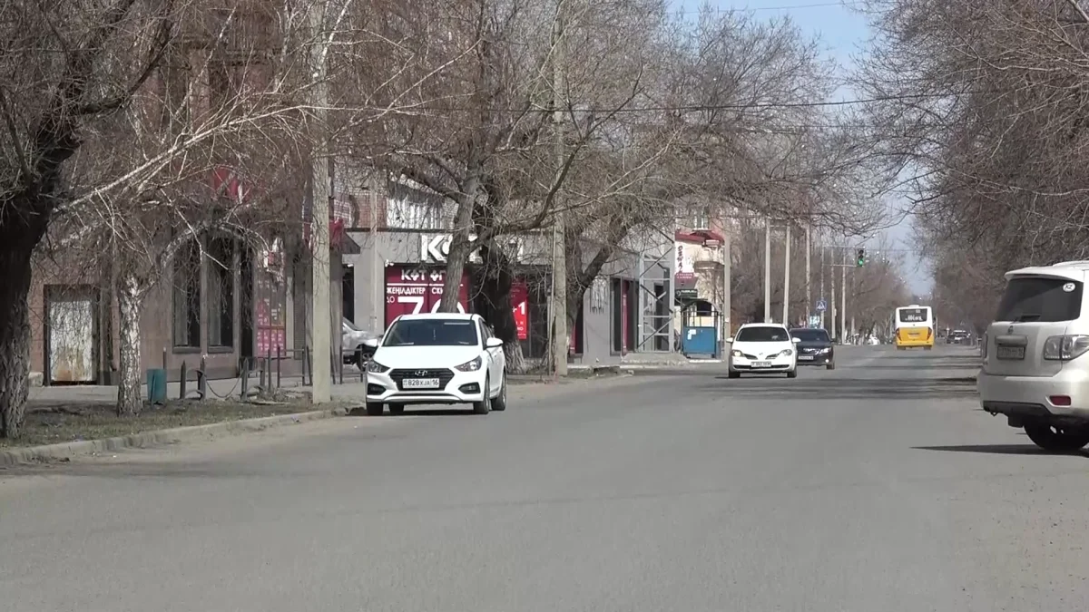 Өскеменде 70 жастағы әйел екінші қабаттың терезесінен құлап кетті