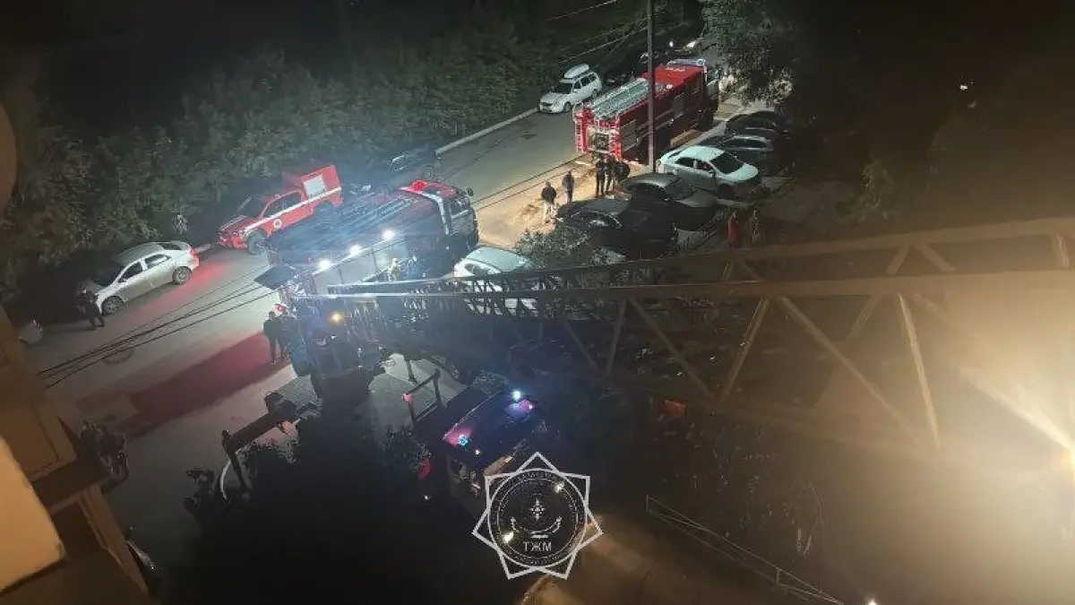 Петропавлда көпқабатты үй өртеніп, тұрғындар құтқарылды