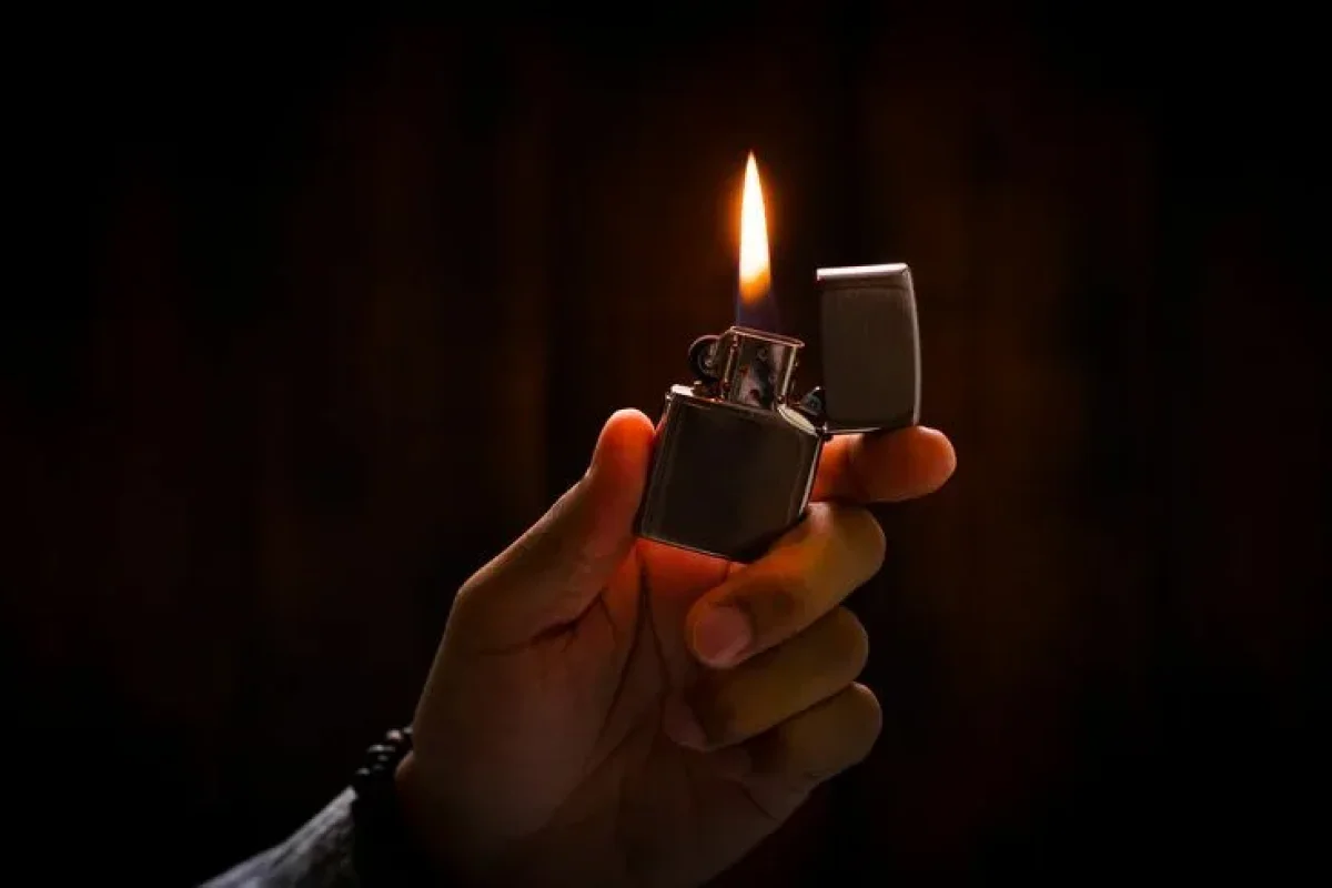 Астанчанин пытался поджечь бывшую девушку прямо на работе