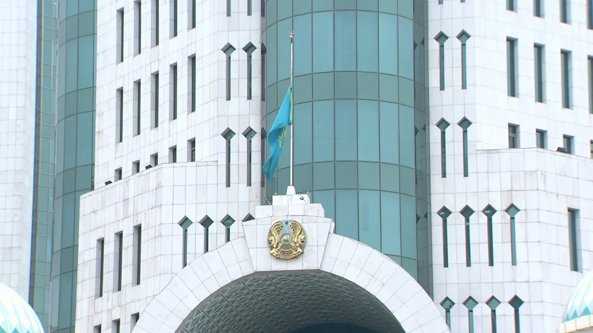 Еліміздегі барлық мекемелерде Мемлекеттік Ту төмен түсірілді