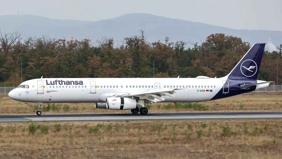 Самолёт Lufthansa экстренно посадили из-за загоревшегося пауэрбанка