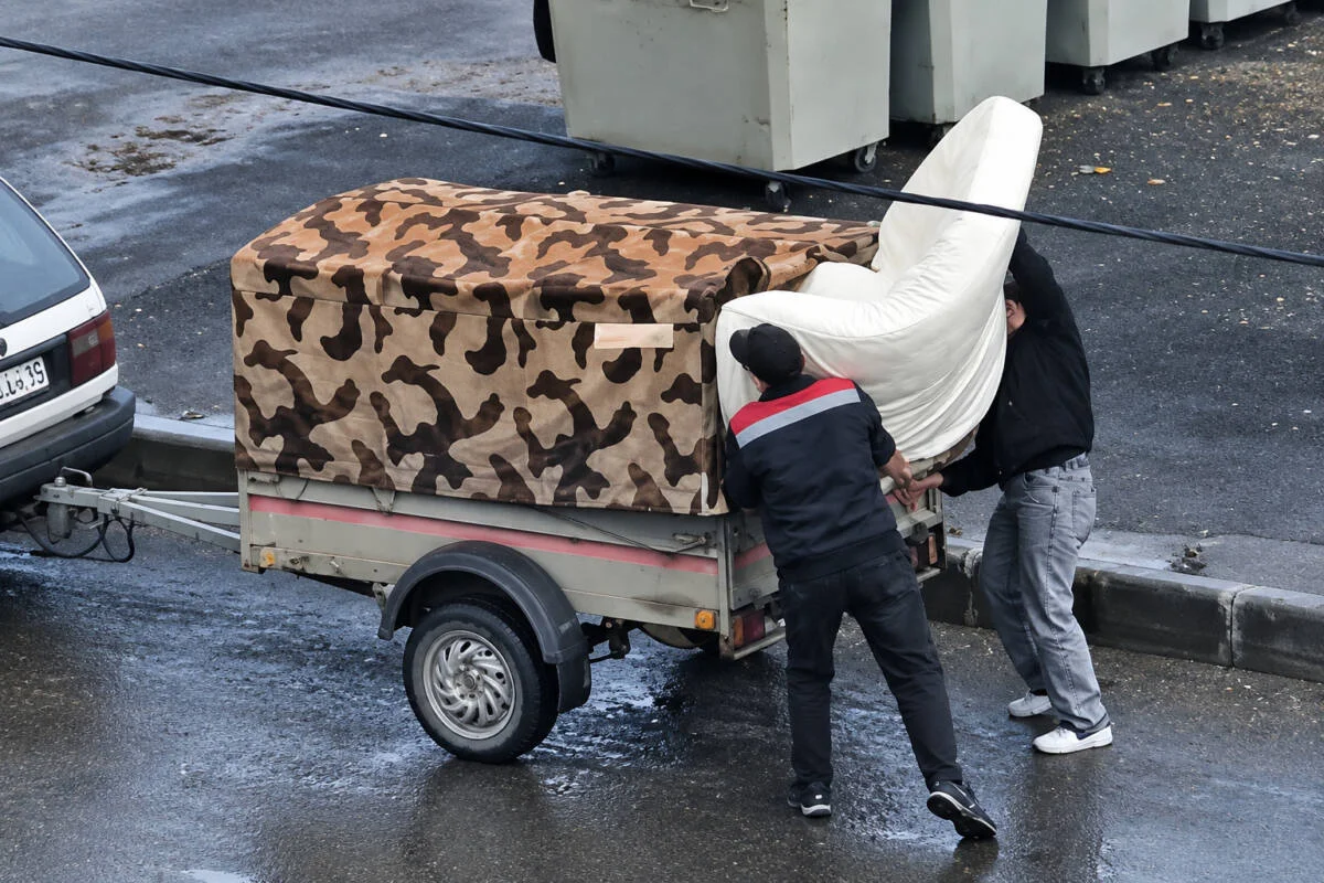 Мужчину привлекли к ответственности за выброшенный матрас