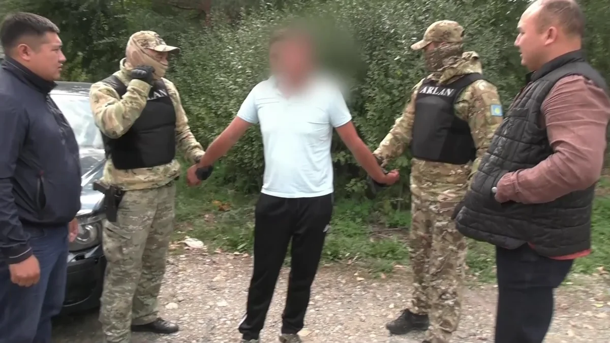 Почти 3 килограмма марихуаны нашли в тайниках наркокурьера полицейские ВКО