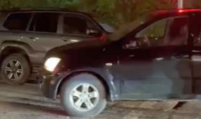 Пьяный водитель на внедорожнике протаранил машину с детьми в Актау