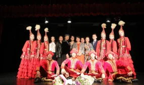 «BIRLIK» ансамблі Парижде өнер көрсетті