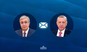 С теплотой и акцентом на будущее: Токаев поздравил Эрдогана с национальным праздником