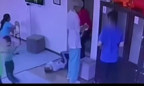 Атырау облысында мүгедектігі бар балаға қол жұмсаған тәрбиеші жұмысынан уақытша шеттетілді