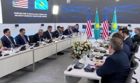 Олжас Бектенов АҚШ Президентінің арнайы өкілі Серджио Гормен және АҚШ Мемлекеттік хатшысының бірінші орынбасары Кристофер Ландаумен кездесті